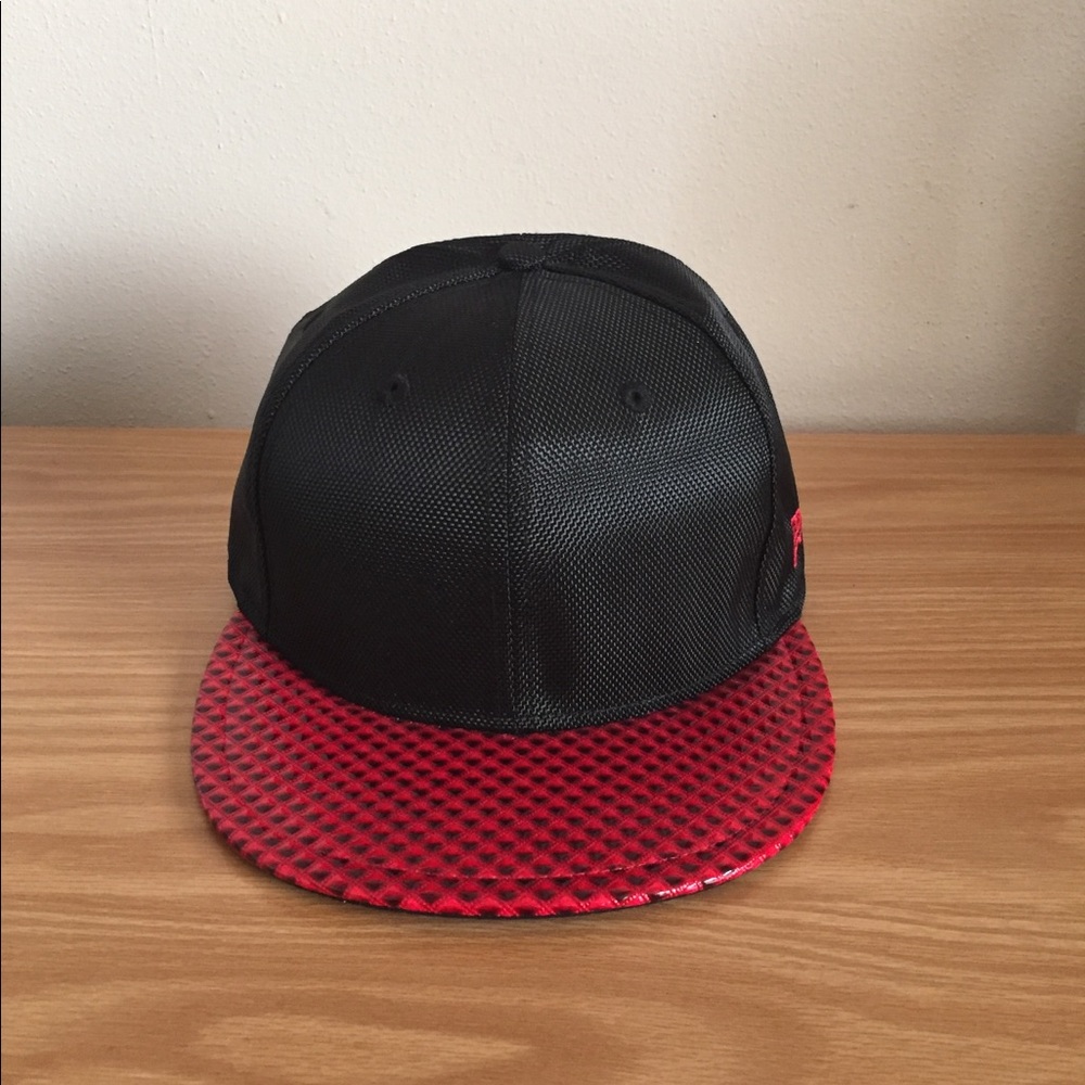 New Era Kaiser Club Fitted Cap - Picture 5 of 7